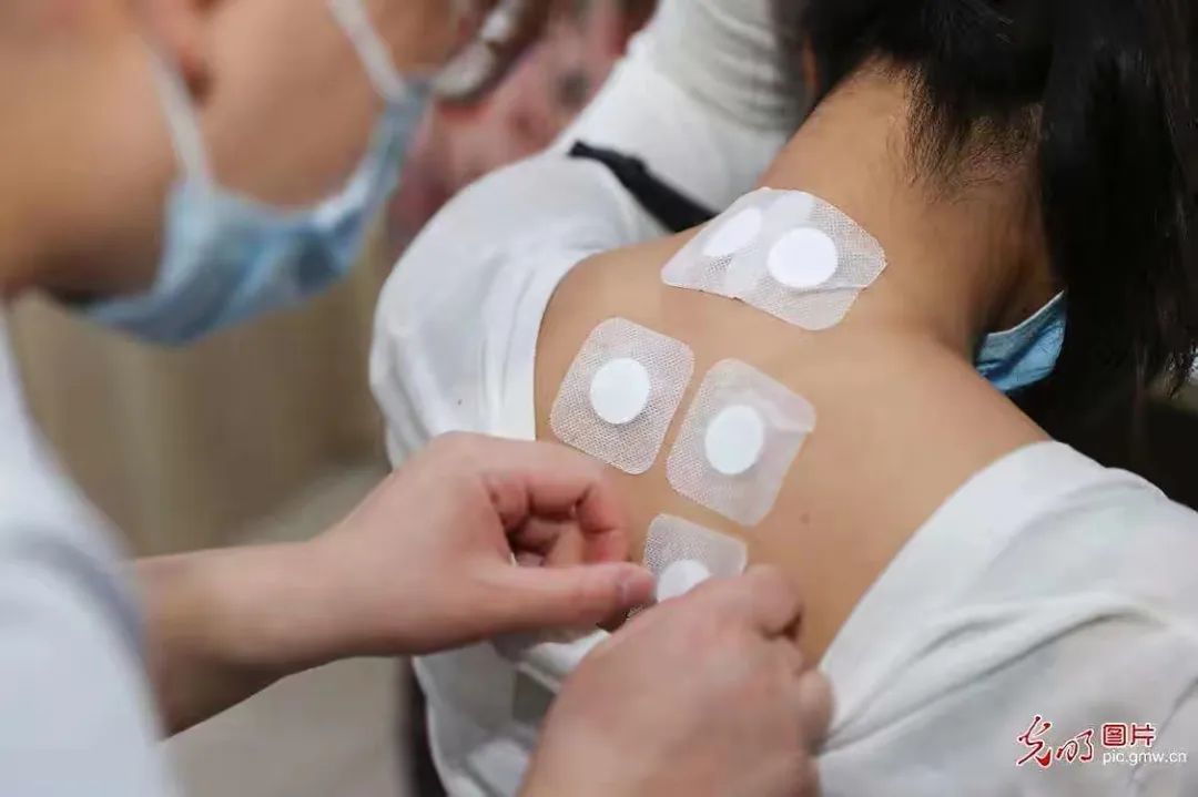 2、江西兒童貼三伏貼瘙癢灼痛，貼三伏貼前需要做什么檢查來(lái)判斷是否適合貼？